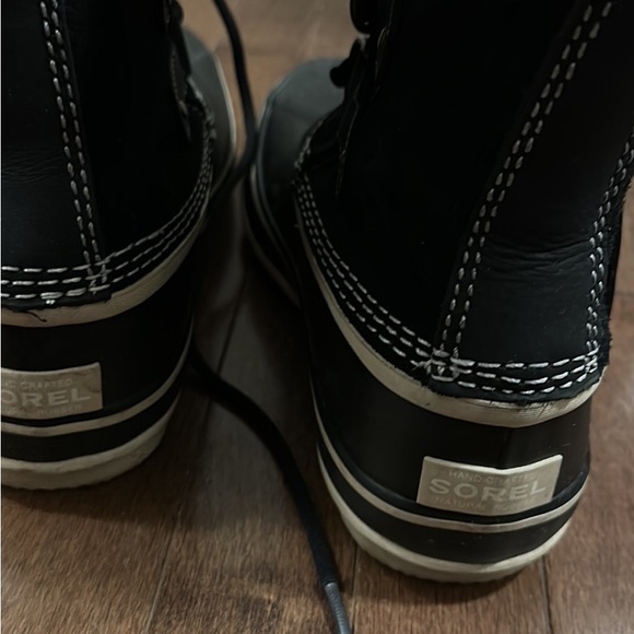 SOLD - Sorel Winter Boots - Picture 4 of 7